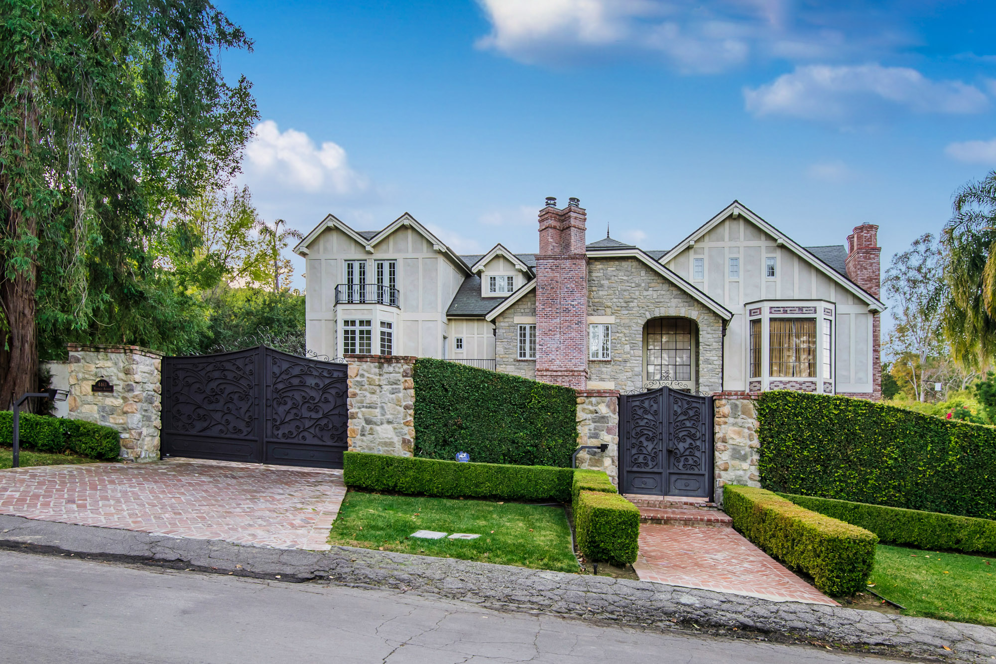 encino S house — photograph 1