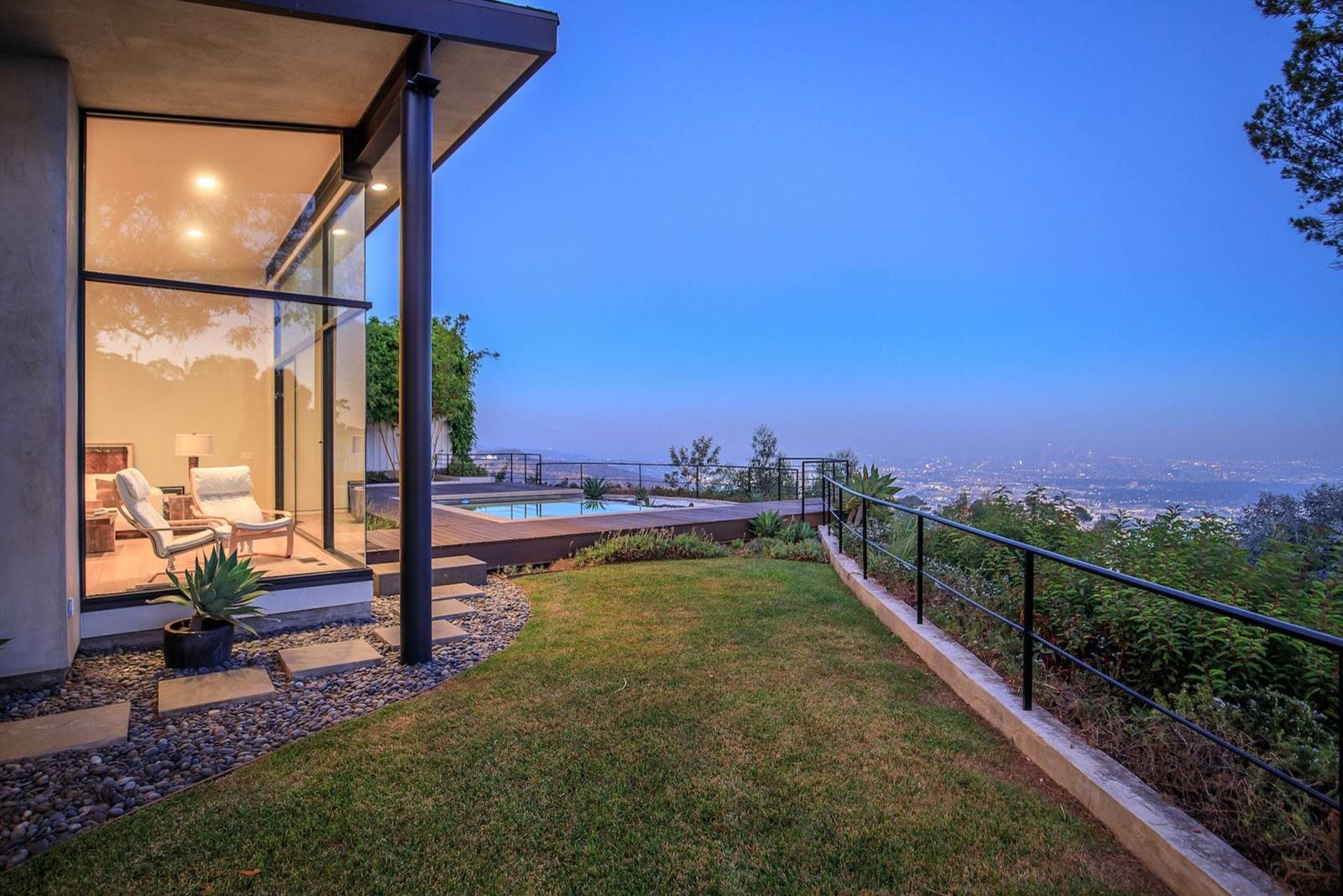 hollywood hills M house — photograph 9