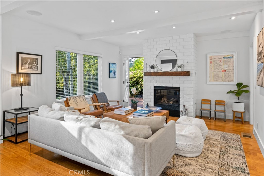 studio city B house — photograph 3